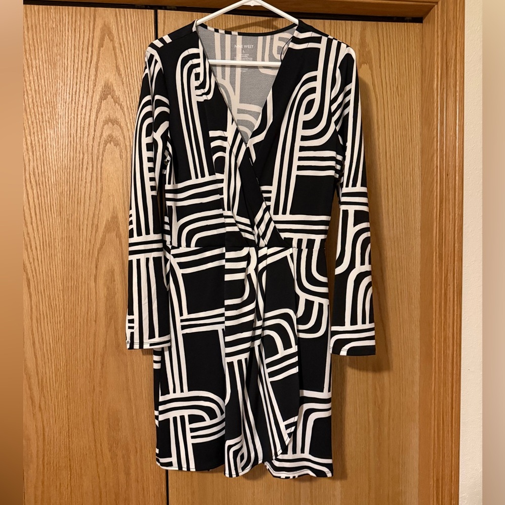 Nine West Black and White‎ Geometric Long-Sleeve Wrap Dress